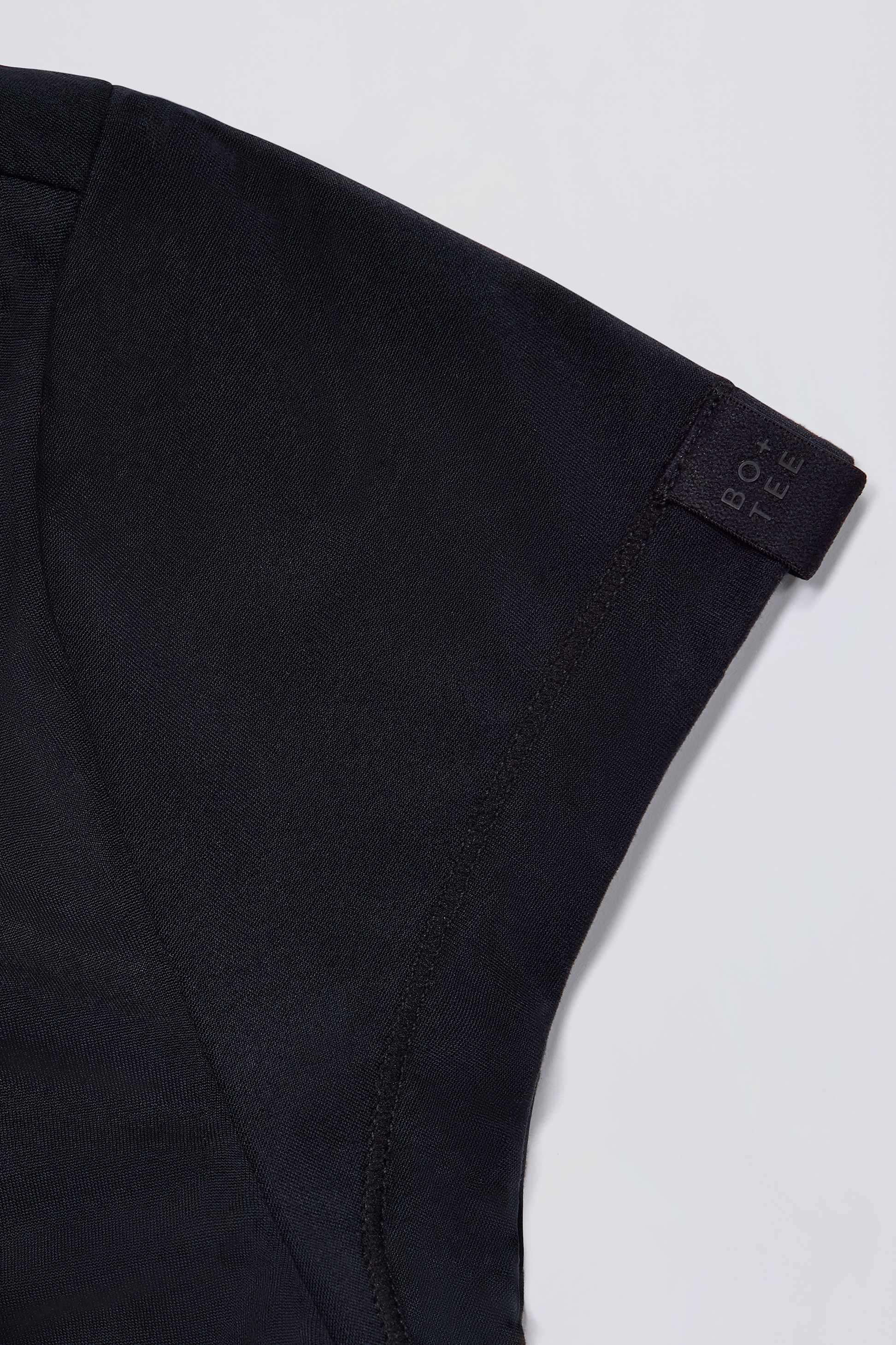 Cut-out Longline T-shirt In Black
