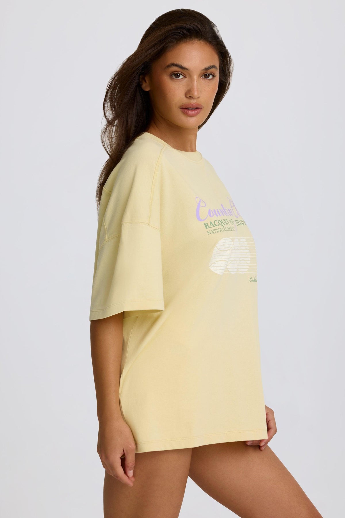 レモン色のオーバーサイズ・グラフィックtシャツ