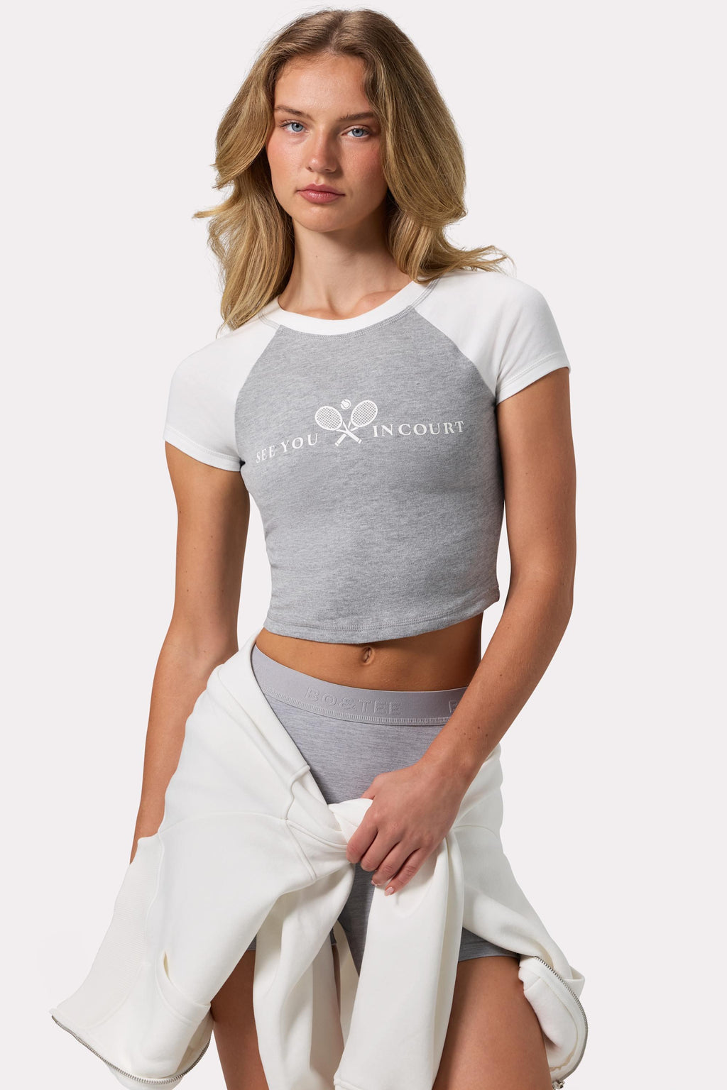グレーマールのグラフィックプリント・クロップドtシャツ
