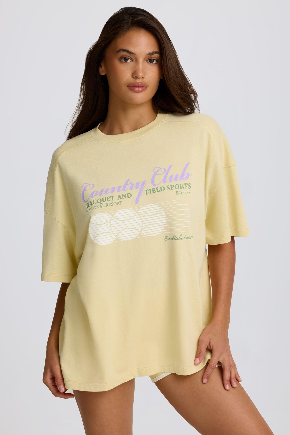 レモン色のオーバーサイズ・グラフィックtシャツ