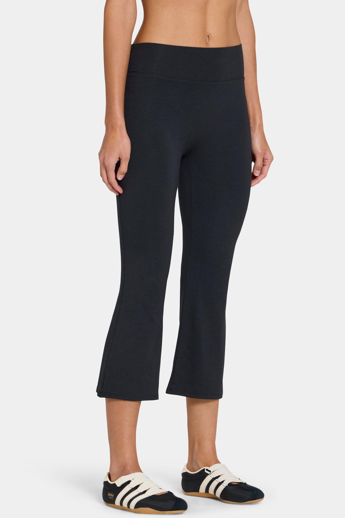 Buttercloud™ Flared Capri Leggings In Black